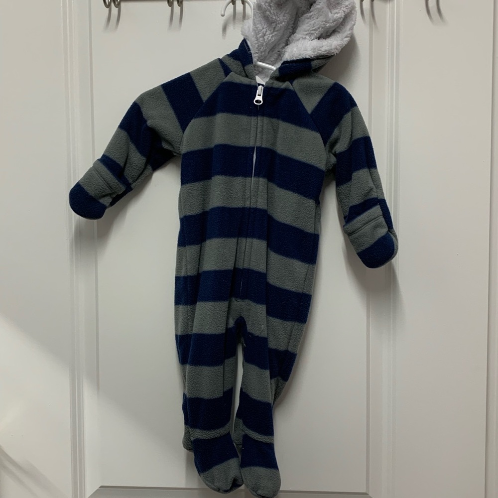 Old navy ☃️ snowsuit 3-6mo unisex